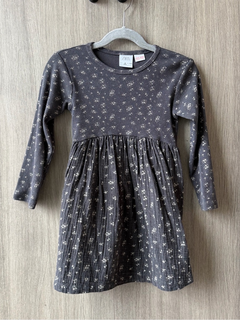 Zara Kids Charcoal Grey Floral Long-Sleeve Dress- size 5